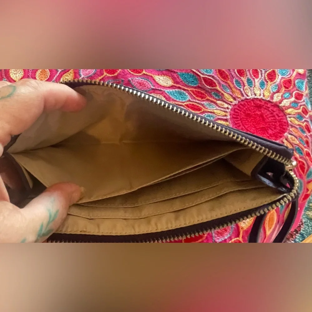 Beautiful Coach purple leather wristlet. EUC. Approximately 7 x 4“. - Picture 9 of 9